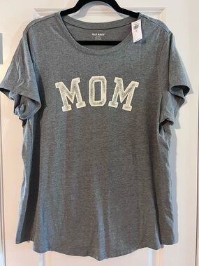 "MOM" Graphic Tee